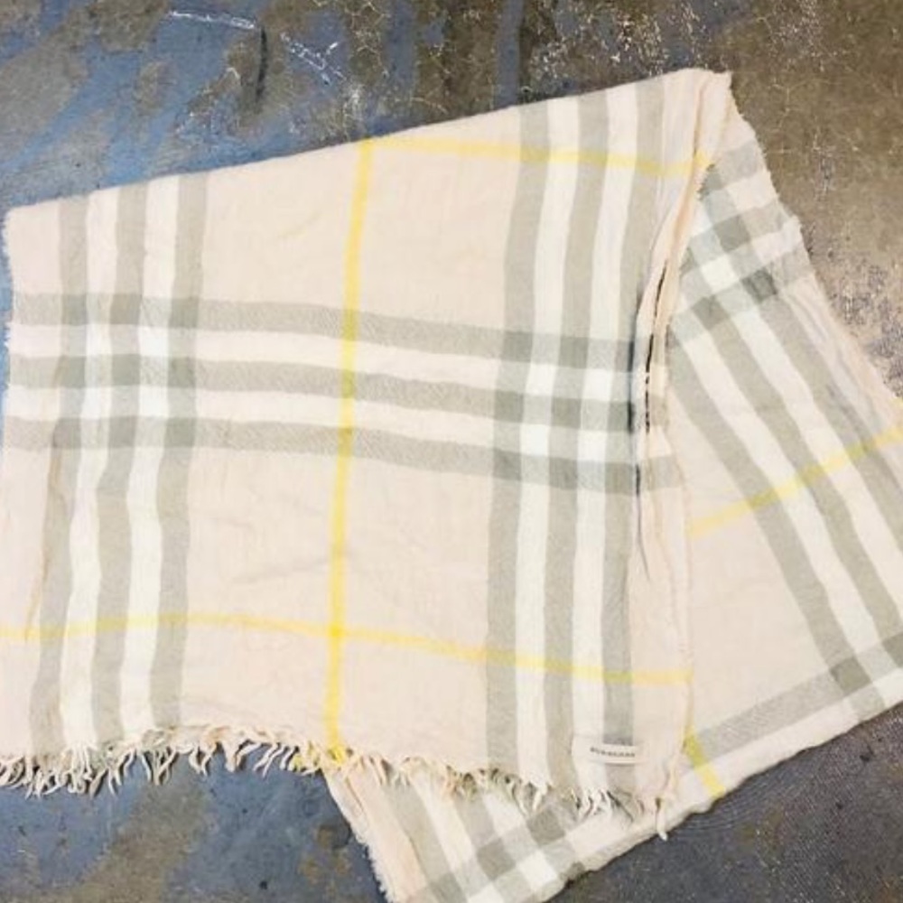 authentic BURBERRY oversized light weight SCARF - Picture 6 of 12